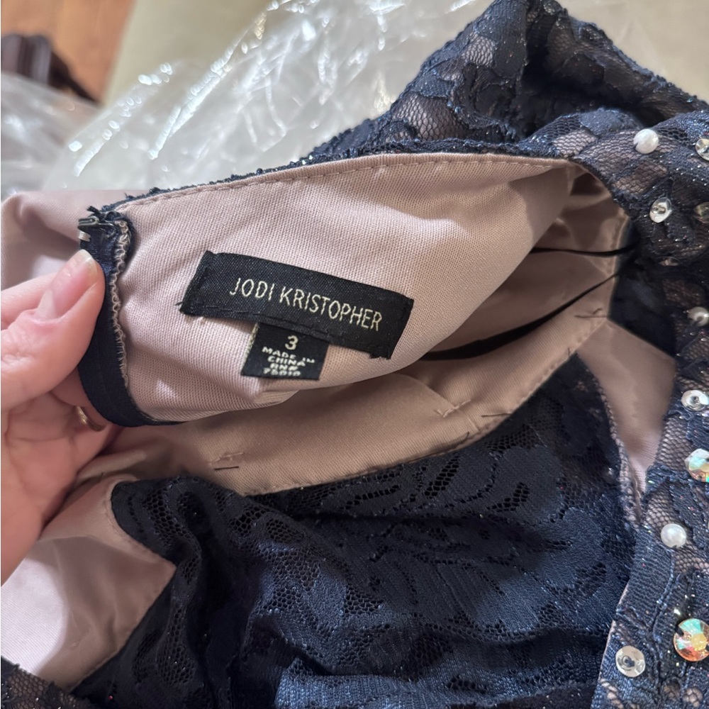 Jodi Kristopher Gown Size 3 - Picture 6 of 7